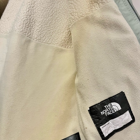 North Face DryVent Jacket - Picture 5 of 6